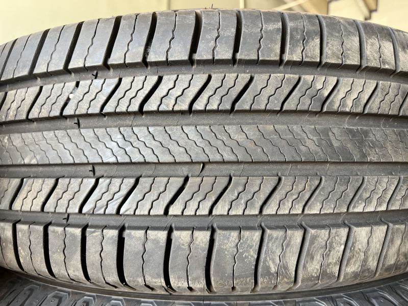 235/60/18 MICHELIN DEFENDER 2