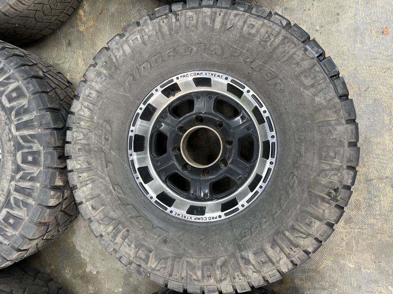 LT 315/75/16 NITTO RIDGE GRAPPLER WITH PRO COMP WHEELS OFF FORD F250