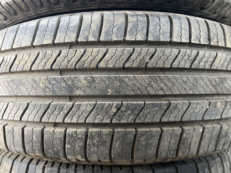 235/60/18 MICHELIN DEFENDER 2