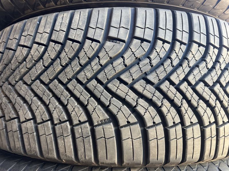 245/60/18 GOODYEAR ASSURANCE WEATHER READY 2