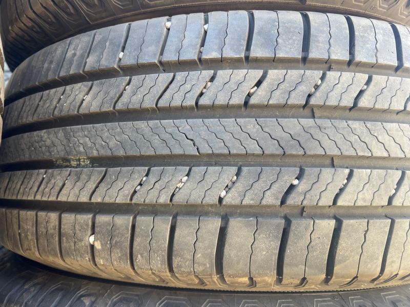225/60/17 MICHELIN DEFENDER 2