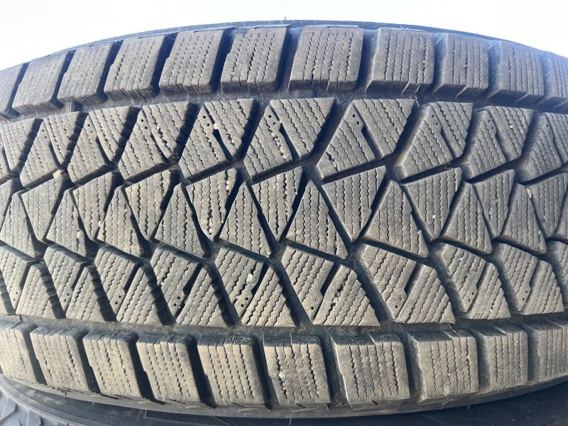 235/65/17 BRIDGESTONE BLIZZAK DM-V2