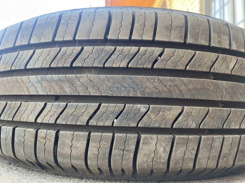 235/60/18 MICHELIN DEFENDER2 WITH LIQUID METAL WHEELS 