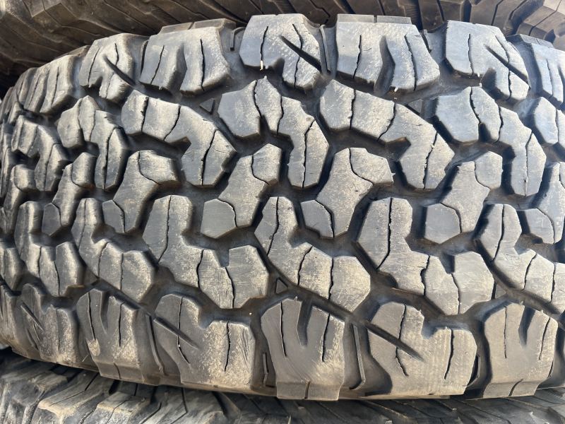 LT 265/70/17 BFGOODRICH ALL TERRAIN T/A KO2