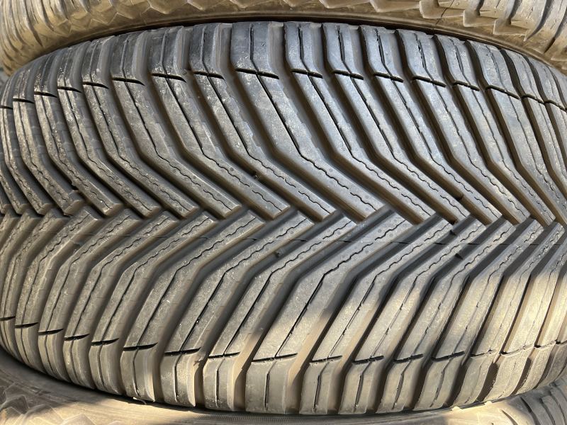 245/40/18 MICHELIN CROSS CLIMATE 2