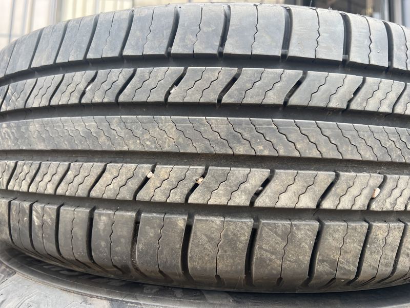 215/65/16 MICHELIN DEFENDER 2