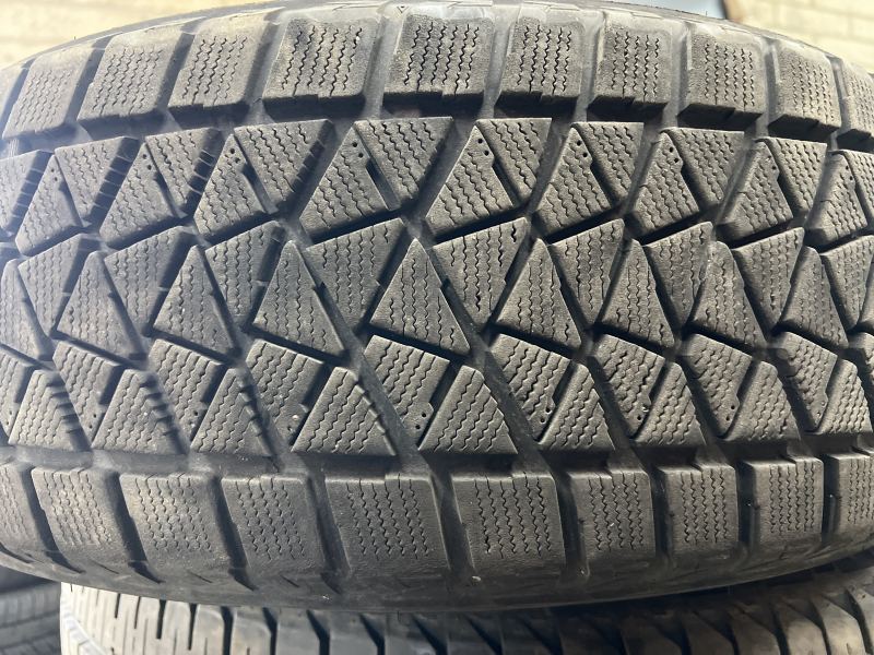 235/60/18 BRIDGESTONE BLIZZAK DM-V2