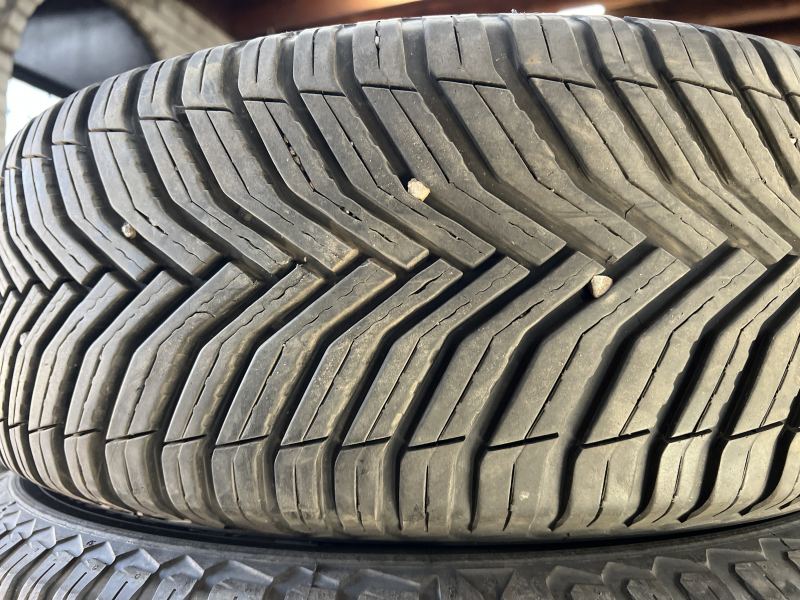 215/65/17 MICHELIN CROSS CLIMATE 2